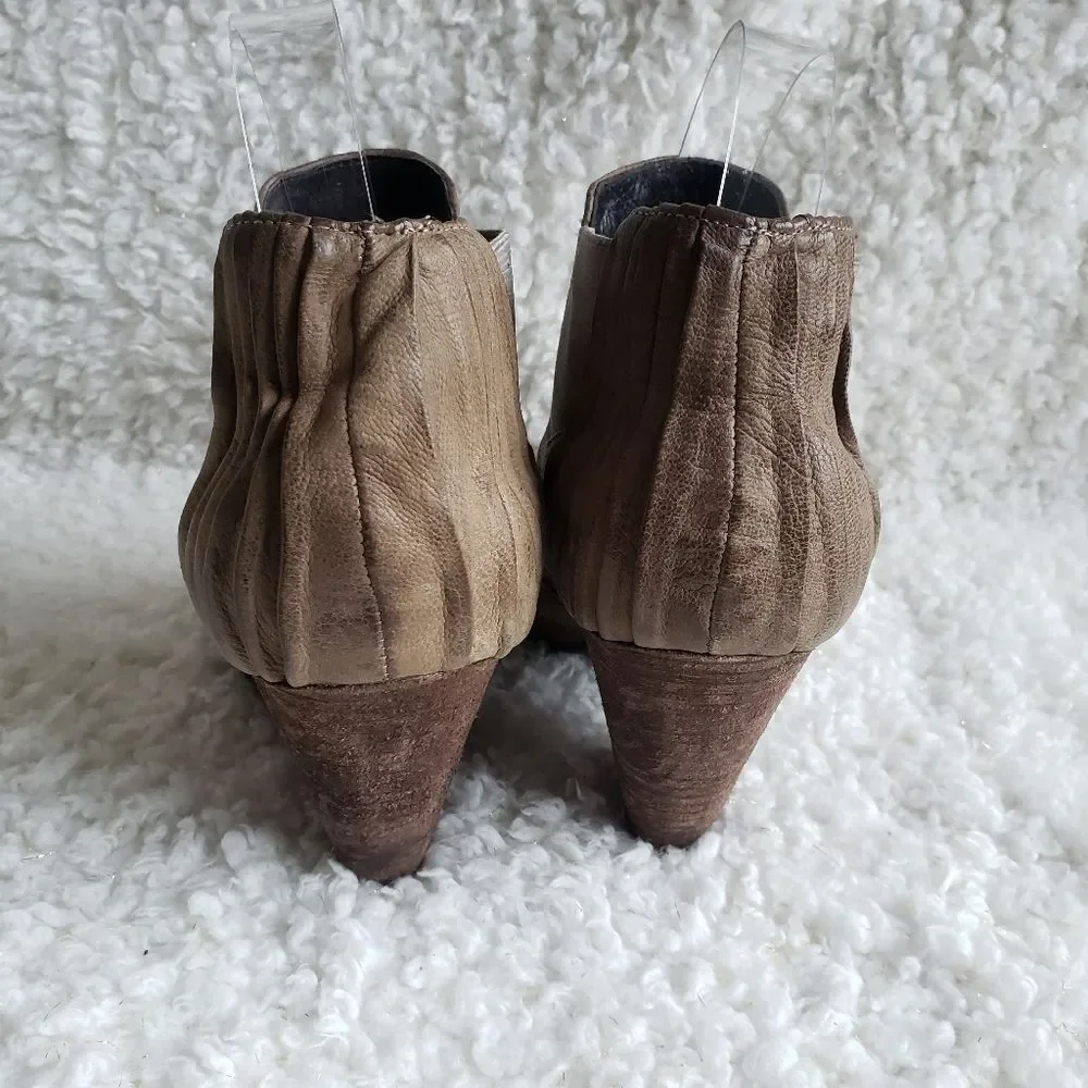 Vince Camuto Brown Ruched Leather Ankle Boots‎ sz 6